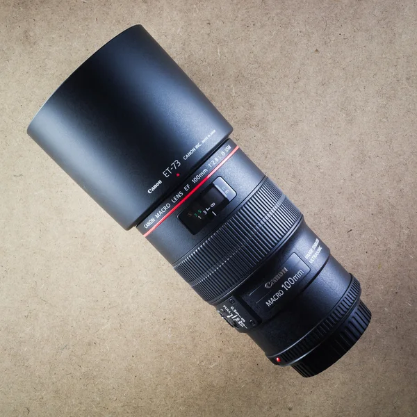 Canon Marco 100mm f 2.8 L Canon EF Mount Lens aislado — Foto de Stock