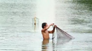 Bangkok, Tayland - 09 Haziran 2014: Tatlı su balıkçı balıkçılık Bangkok, Tayland, Thailand, suyun doğal organlarında