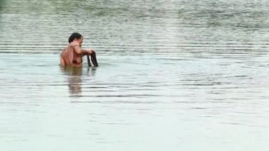 Bangkok, Tayland - 09 Haziran 2014: Tatlı su balıkçı balıkçılık Bangkok, Tayland, Thailand, suyun doğal organlarında