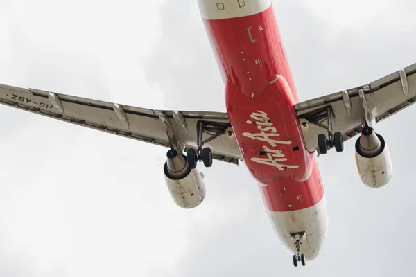 Airbus A320-216 Thai Airasia lądowania do Tajlandii Don Mueang International Airport. — Zdjęcie stockowe