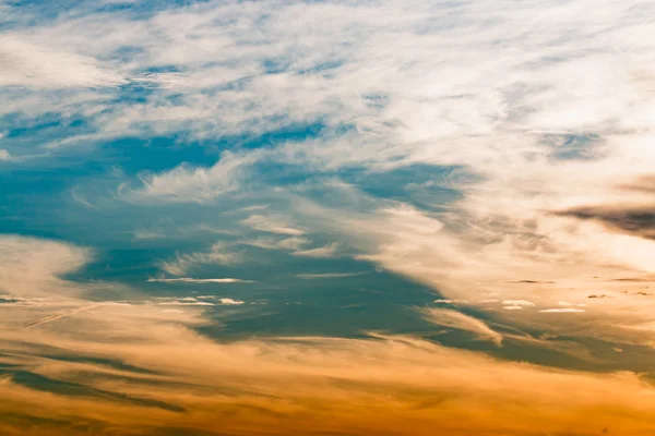 天空和云彩背景与五颜六色在日出自然 — 图库照片