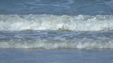 Yavaş Hareket Güzel Mavi Dev Okyanus Dalga Tayland Beach Crashing:Yavaş Hareket 100fps için 25 fps