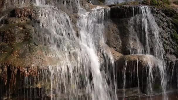 Gros plan sur le débit d'eau ou la cascade, Full HD — Video