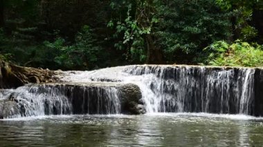 Tayland kayalarda aşağı çökmesini su yakın çekim
