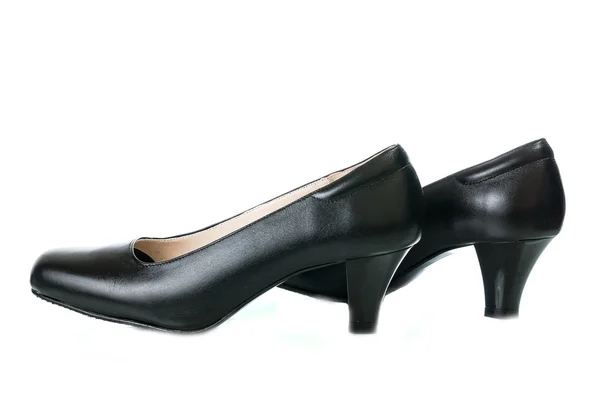 Női fekete magas sarkú cipő elszigetelt fehér alapon — Stock Fotó