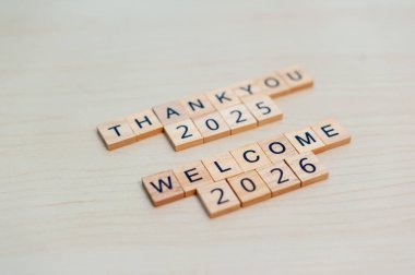 2025 'ten 2026' ya geçişi neşeli mesajlar ve şenlikli toplantılarla kutlayın..