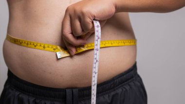 Etkili kilo verme süreci için bel ölçümlerinizi nasıl takip edeceğinizi öğrenin.