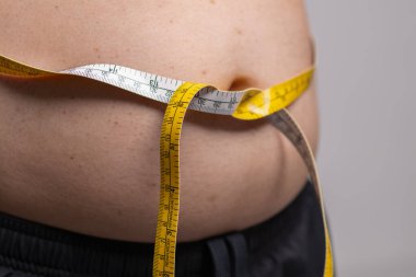 Göbek yağlarını takip etmek ve evdeki sağlığı iyileştirmek için etkili yöntemler araştırın.