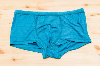 Bu mavi boksörlerin rahatlığını ve tarzını keşfet. Her gün evde giymek için mükemmel..