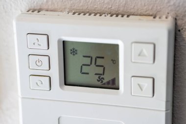 Termostatınızı en uygun konfor ve enerji verimliliği için nasıl ayarlayacağınızı keşfedin.