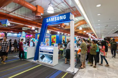Bangkok, Tayland-Ekim 3, mobil Expo 2015'e vitrin en büyük olay 1-4 Ekim 2015 ilginç ve etkinliğe katılmayı 2015:Thailand Queen Sirikit Ulusal Kongre Merkezi'nde çok sayıda.