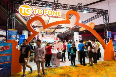 Bangkok, Tayland-Ekim 3, mobil Expo 2015'e vitrin en büyük olay 1-4 Ekim 2015 ilginç ve etkinliğe katılmayı 2015:Thailand Queen Sirikit Ulusal Kongre Merkezi'nde çok sayıda.