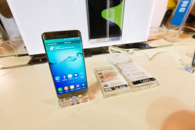 Bangkok, Tayland-Ekim 3, mobil Expo 2015'e vitrin en büyük olay 1-4 Ekim 2015 ilginç ve etkinliğe katılmayı 2015:Thailand Queen Sirikit Ulusal Kongre Merkezi'nde çok sayıda.