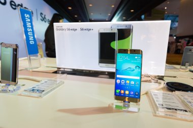 Bangkok, Tayland-Ekim 3, mobil Expo 2015'e vitrin en büyük olay 1-4 Ekim 2015 ilginç ve etkinliğe katılmayı 2015:Thailand Queen Sirikit Ulusal Kongre Merkezi'nde çok sayıda.