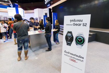 Bangkok, Tayland-Ekim 3, mobil Expo 2015'e vitrin en büyük olay 1-4 Ekim 2015 ilginç ve etkinliğe katılmayı 2015:Thailand Queen Sirikit Ulusal Kongre Merkezi'nde çok sayıda.