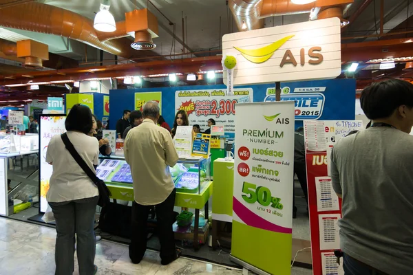 BANGKOK, THAÏLANDE-3 octobre 2015 : La Thaïlande Mobile Expo 2015 Showcase Le plus grand événement les 1-4 Oct 2015 Intéressant et assister à l'événement sont nombreux au Queen Sirikit National Convention Center . — Photo