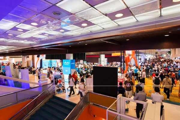 Bangkok, Thailand-oktober 3, 2015:Thailand mobila Expo 2015 visar upp den största händelsen på 1-4 okt 2015 intressant och deltar i evenemanget är många på The Queen Sirikit National Convention Center. — Stockfoto