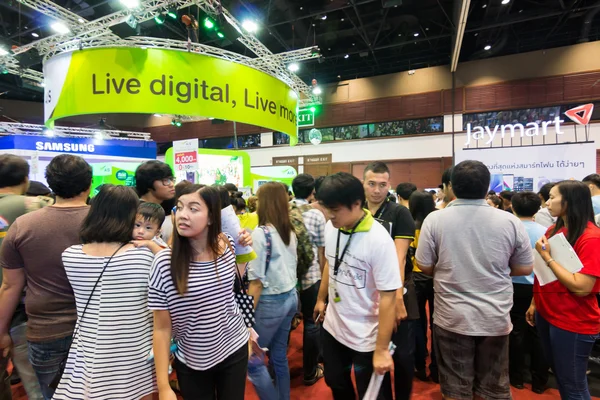 BANGKOK,THAILAND-October 3,2015:Thailand Mobile Expo 2015 Showcase The largest Event on 1-4 Oct 2015 Interesting and Attending The Event are Numerous at The Queen Sirikit National Convention Center. — Stock Photo, Image