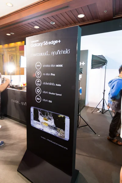 BANGKOK, TAILÂNDIA-Outubro 3,2015: Tailândia Mobile Expo 2015 Showcase O maior evento em 1-4 Out 2015 Interessante e comparecendo ao evento são inúmeros no The Queen Sirikit National Convention Center . — Fotografia de Stock