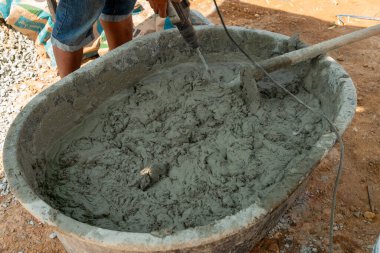 Bir sonraki inşaat projeniz için betonu etkin bir şekilde karıştırmak için gerekli adımları öğrenin.