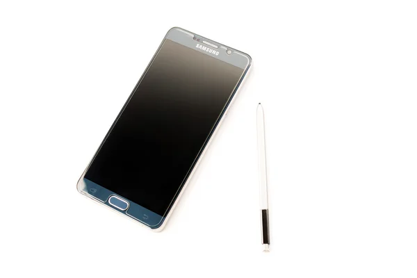 Nuovo smartphone Samsung Galaxy Note 5 con penna S — Foto Stock