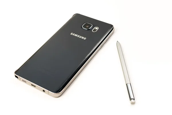 New Smartphone Samsung Galaxy Note 5 with S Pen — Zdjęcie stockowe