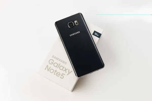 New Smartphone Samsung Galaxy Note 5 with S Pen — 스톡 사진