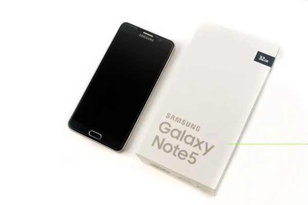 สมาร์ทโฟนใหม่ Samsung Galaxy Note 5 พร้อมปากกา S — ภาพถ่ายสต็อก