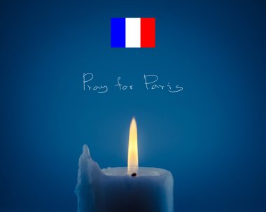 13 Kasım 2015, mum ışığı Fransa bayrağı ile Paris için dua