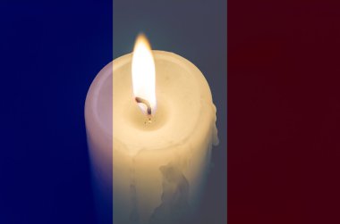 13 Kasım 2015, mum ışığı Fransa bayrağı ile Paris için dua