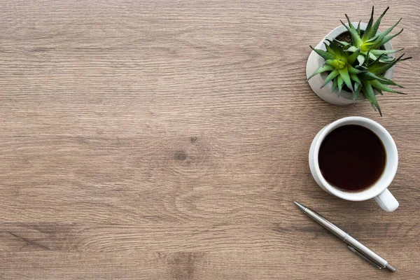 Íróasztal Egy Csésze Kávéval Tollal Kaktuszfazékkal Felülnézet Fénymásoló Felülettel Lapos — Stock Fotó