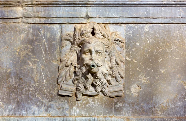 Fountain with a Bearded Man's Face — Stock Photo, Image