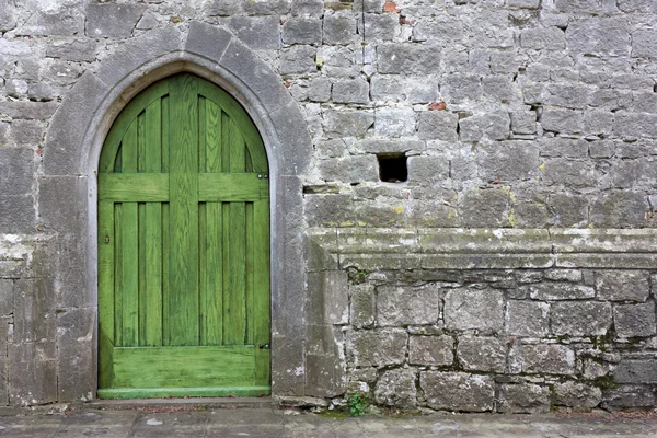 Église gothique verte Porte arrière — Photo