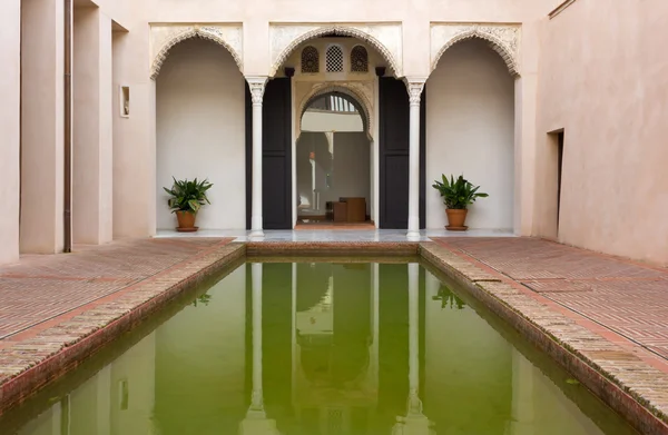 Pátio de uma Casa Islâmica Histórica em Granada — Fotografia de Stock