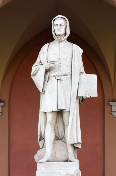 Statue von giotto in padua — Stockfoto