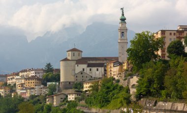 Belluno, İtalya 'nın silueti, San Martino katedrali manzaralı