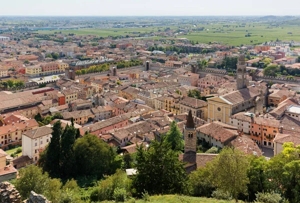 Panoramiczny Widok Soave Włochy Starym Miastem Otoczonym Średniowiecznymi Murami — Zdjęcie stockowe