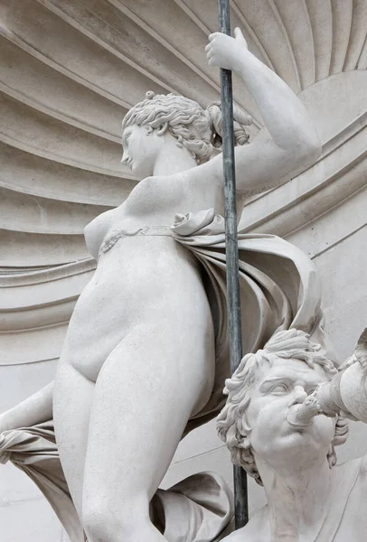 Primo Piano Della Statua Venere Sulla Facciata Del Palazzo Lloyd — Foto Stock