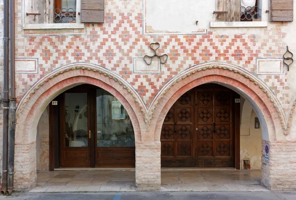 Portogruaro Itália Abril 2018 Fachada Ricamente Decorada Edifício Histórico Uma — Fotografia de Stock