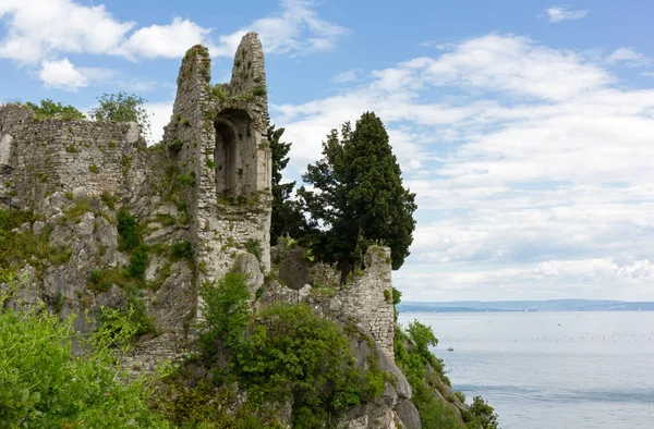 Ruiny Starego Średniowiecznego Zamku Duino Cyplu Skalistym Wybrzeżu Północnego Adriatyku — Zdjęcie stockowe