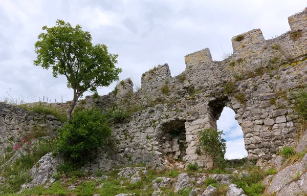 Szczegóły Ruin Starego Średniowiecznego Zamku Duino Skalistym Wybrzeżu Adriatyku Pobliżu — Zdjęcie stockowe