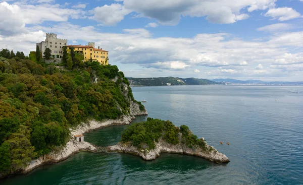 Castelo Duino Promontório Rochoso Costa Adriático Perto Trieste Itália Com — Fotografia de Stock