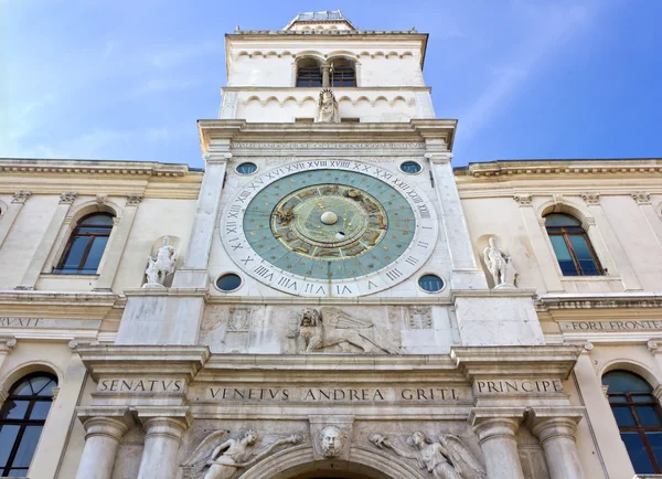 Torre del Reloj en la Piazza dei Signori de Padua — Foto de Stock