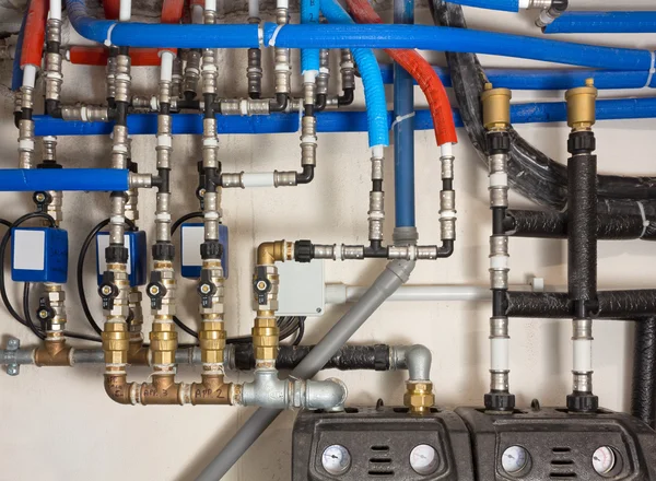 Borular, eklem ve kazan dairesi vanalar