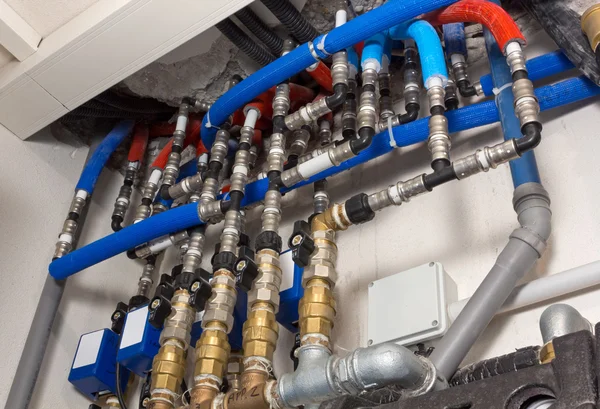 Borular, eklem ve kazan dairesi vanalar