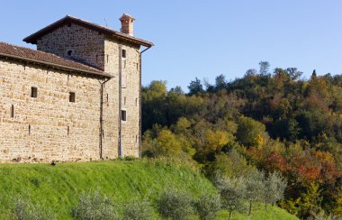 Sonbahar kırsal tarihi bir bina