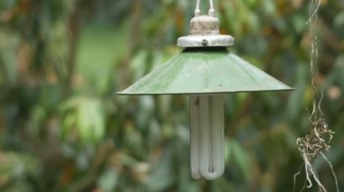 eski lamba ile rüzgar sallama