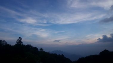 ormanın üzerinde akşam bulut