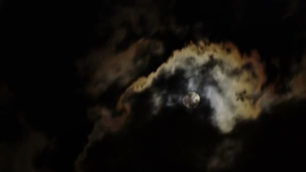 nuage et le mouvement de la lune dans la nuit 