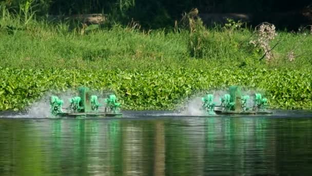 Turbina ad acqua sta lavorando — Video Stock